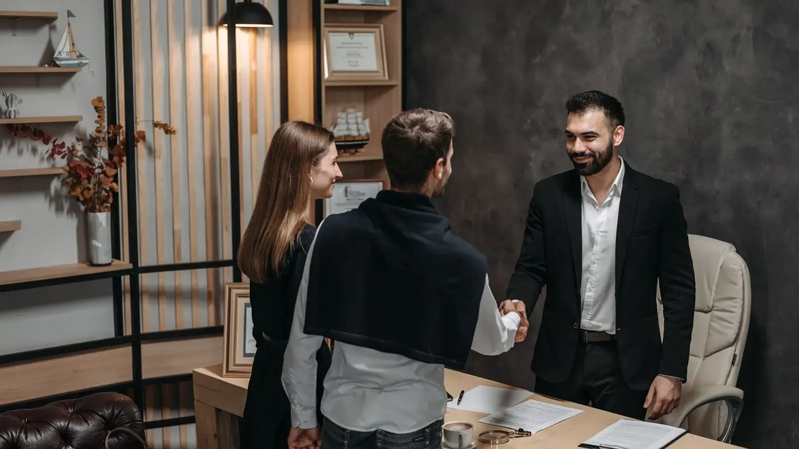 How to Start a Consulting Business: Structure, Licenses and Looking Credible